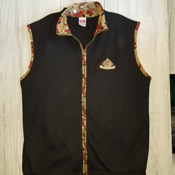 Cityscape Black Vest Autumn Leaf Print Detail - Picture 5 of 5